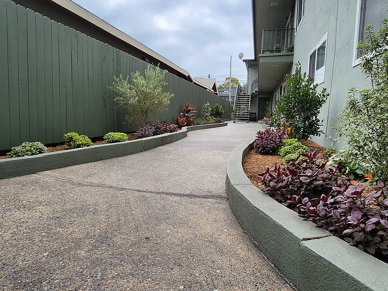 2117 E 4th St #3 — Photo 10
