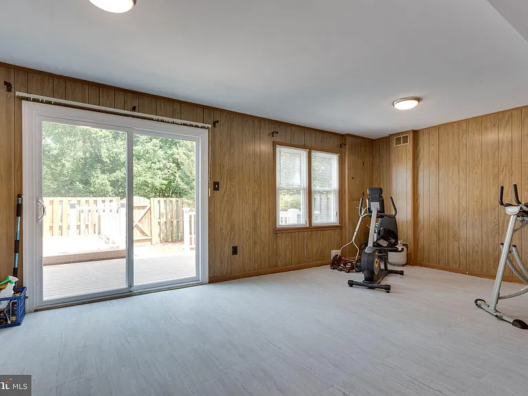9427 Cherwek Dr — Photo 16