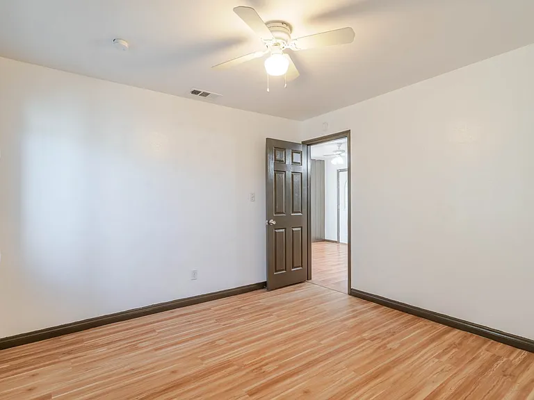 13333 Gladstone Ave — Photo 5