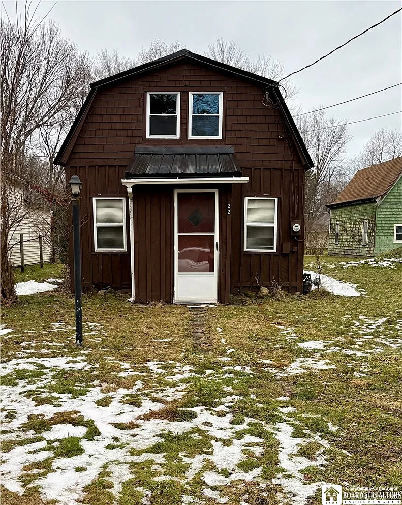 22 Olive Ave photo 1