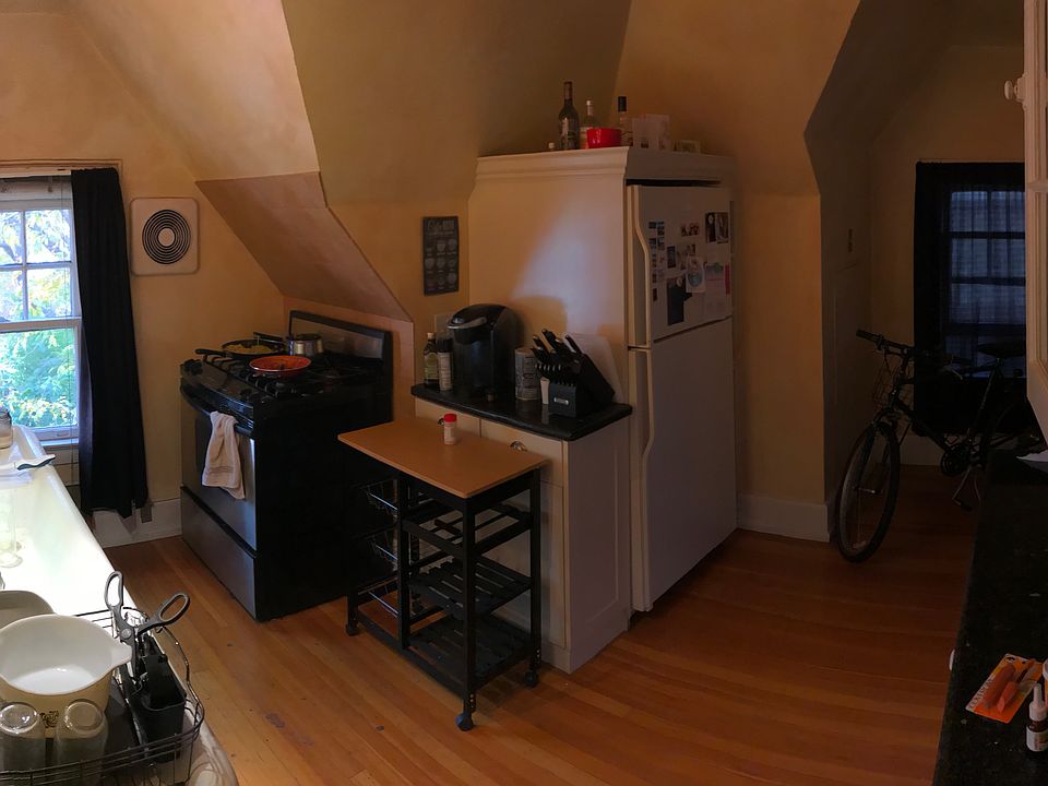 1st image of 252 E 10th Ave APT A