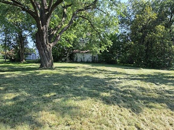 3rd image of 408 Cemetery St
