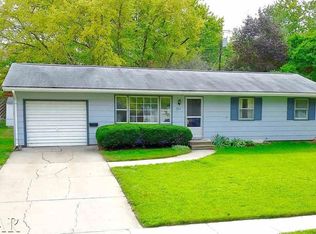 311 Rowe Dr, Bloomington, IL 61701