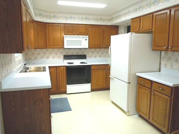 3rd image of 101 Lavine St