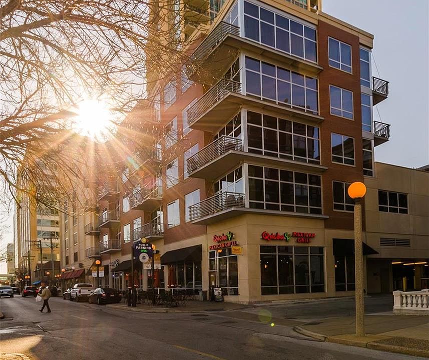 1st image of 9 N Euclid Ave #406
