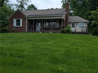 3106 Fernwood Ln, New Castle, PA 16105