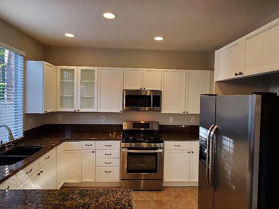 5th image of 3009 W Canyon Ave