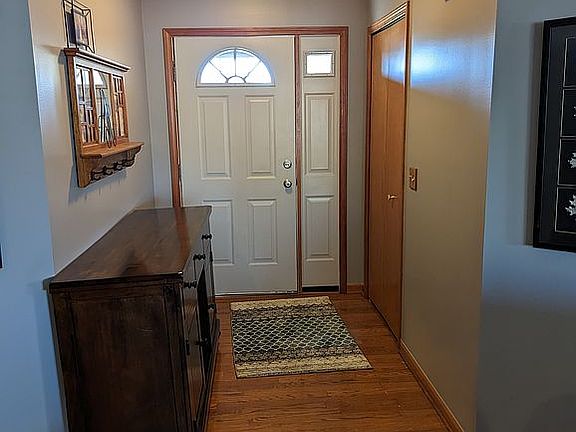 3rd image of 30127 Fairfield Dr