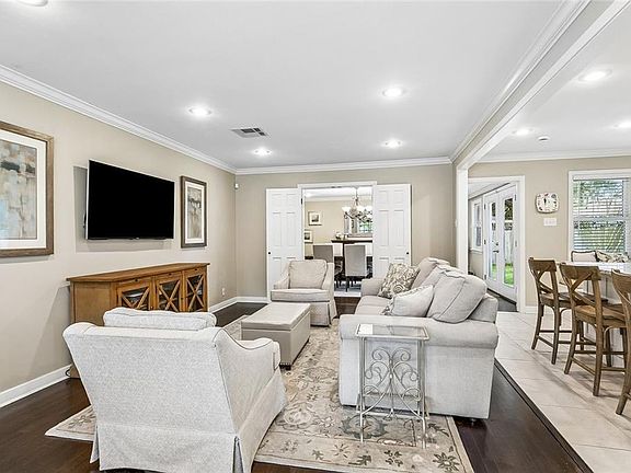 5th image of 3200 Ridgeway Dr