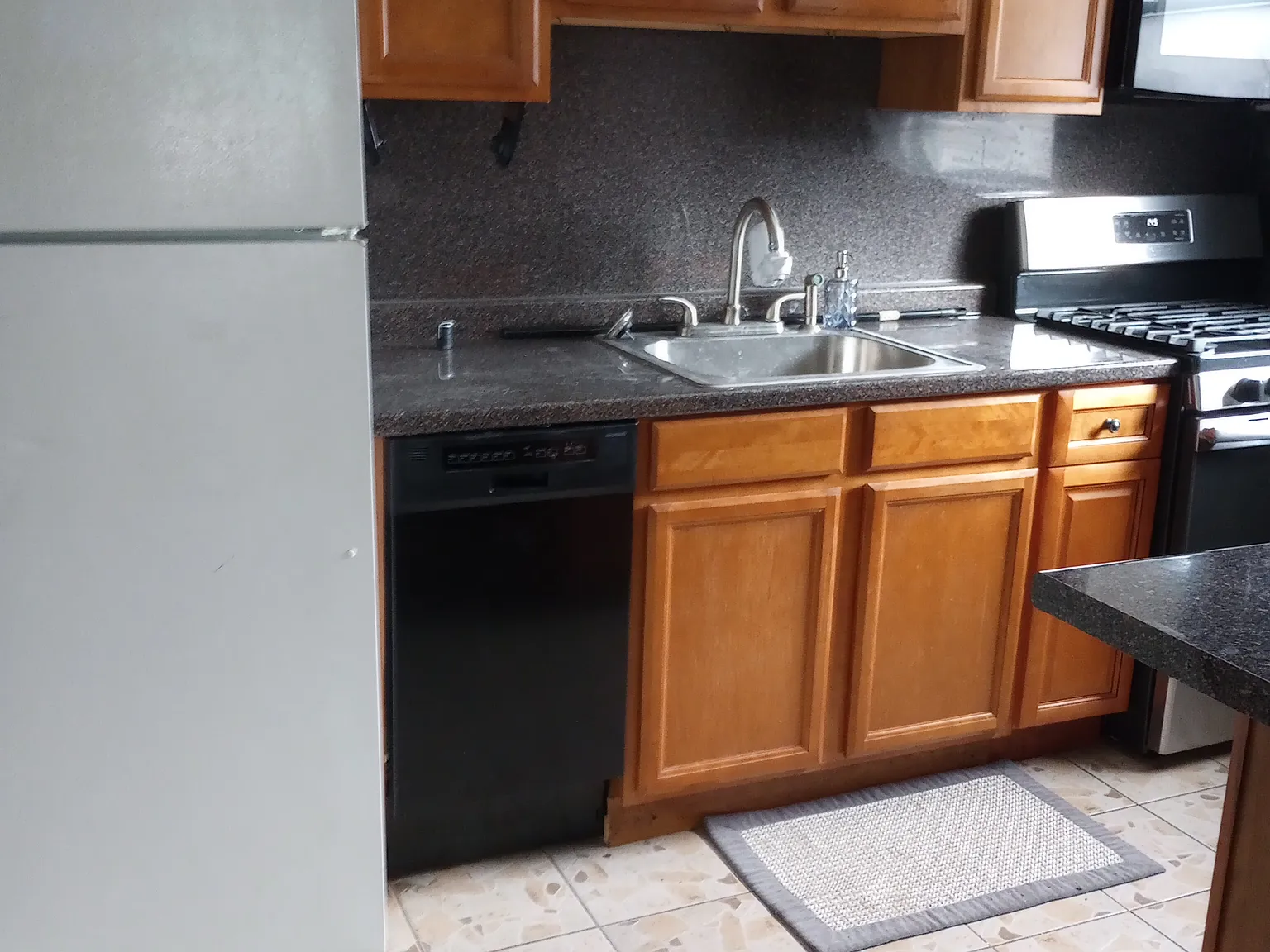 693 W Walnut Ln — Photo 1