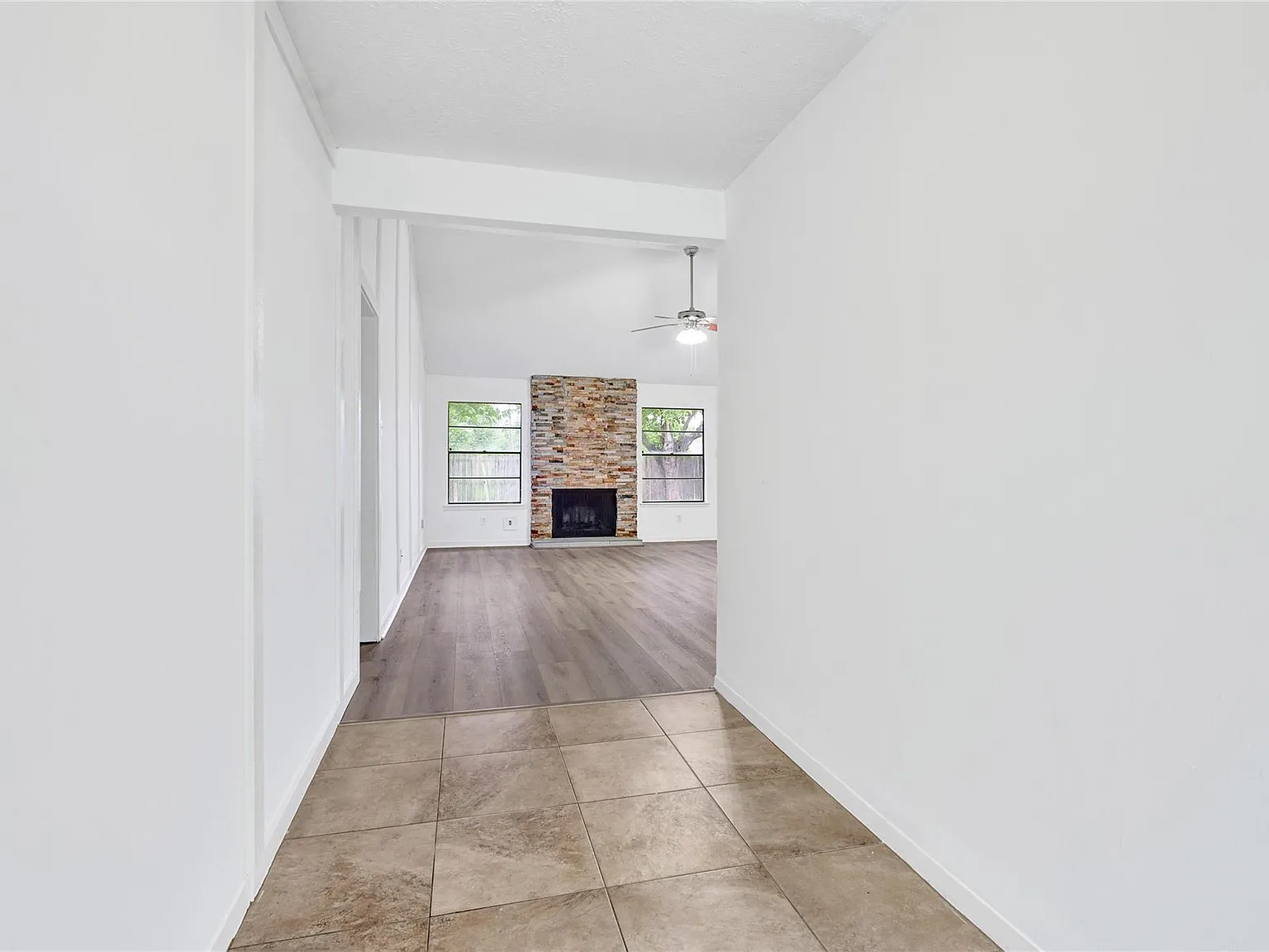 3 bed, 2.0 bath, 1710 sqft, $2,150 — Photo 2