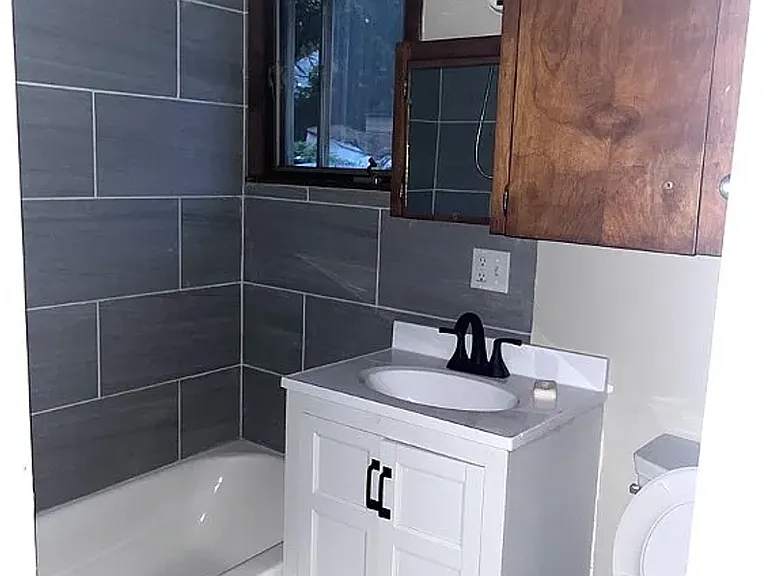 548 Winans Ave — Photo 4