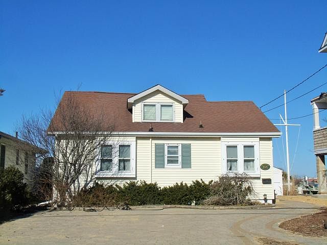 1st image of 204 Sunset Dr N