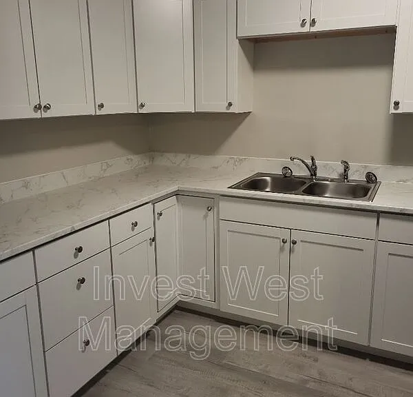 615 NE 6th Ave #10 — Photo 3