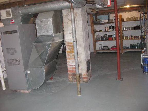 3rd image of 1010 E Sharon Ave