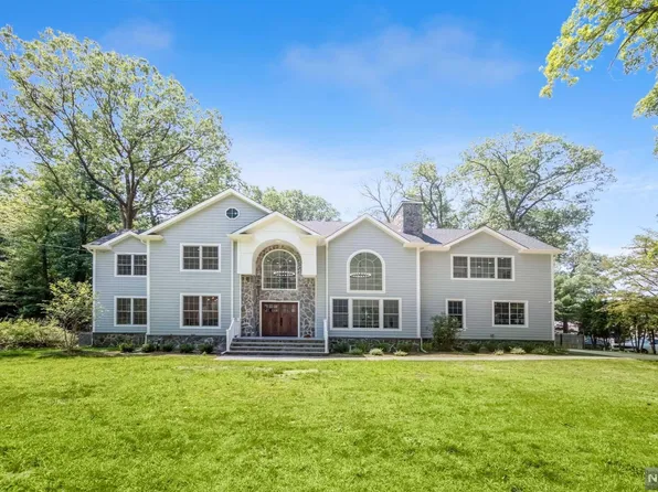 52 Ware Rd, Upper Saddle River, NJ 07458