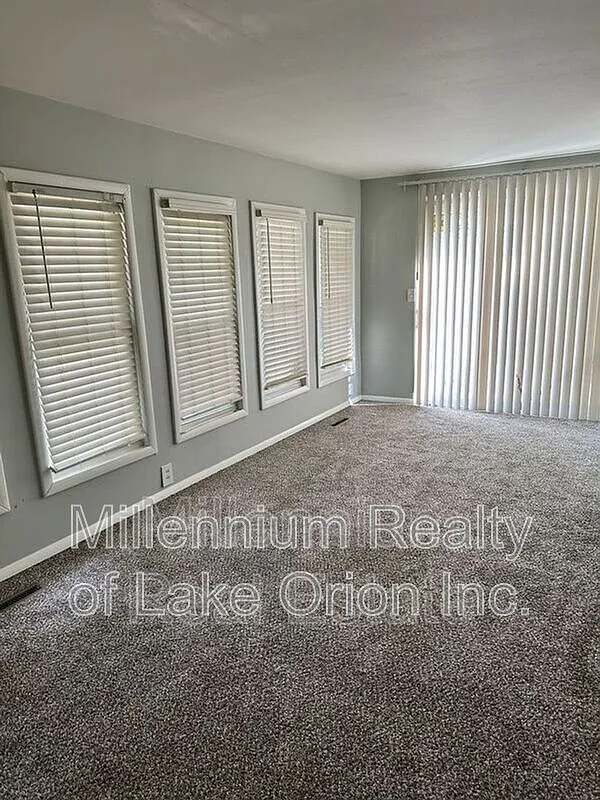 3 bed, 1.0 bath, 1056 sqft, $1,395 — Photo 3