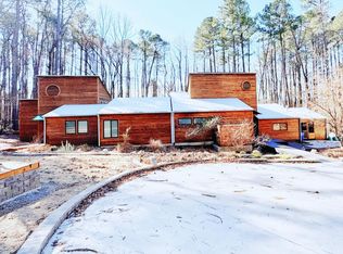 1911 Billabong Ln, Chapel Hill, NC 27516