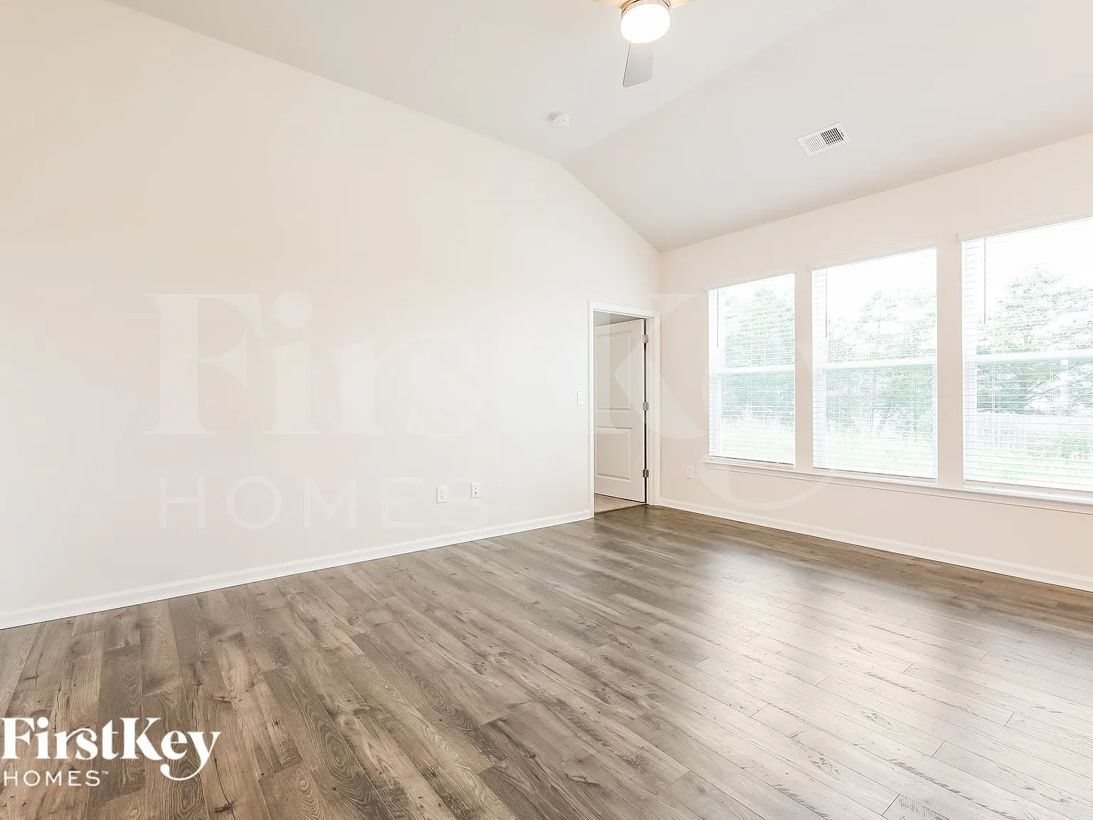 3 bed, 2.0 bath, 1593 sqft, $2,045 — Photo 4