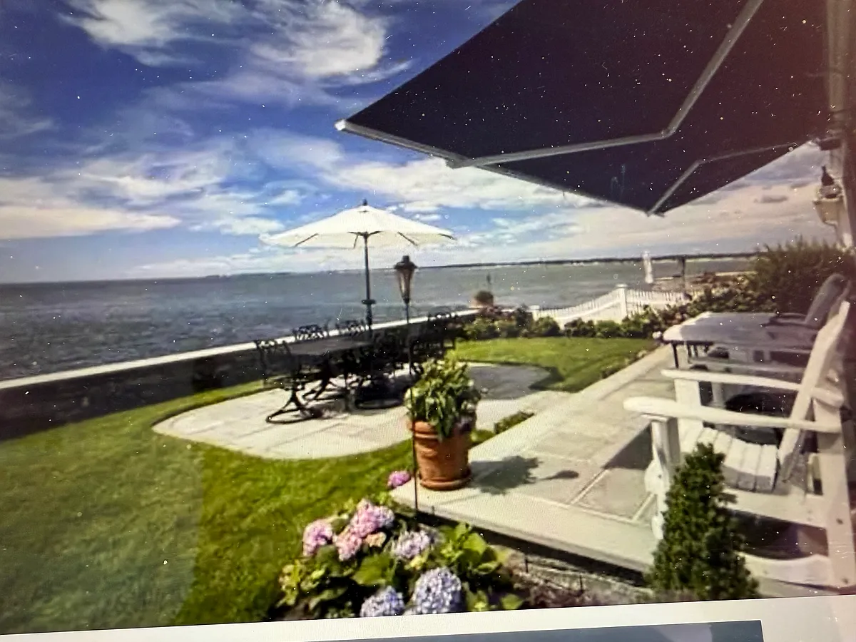 Building Photo - 25 W Shore Dr