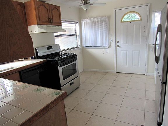5th image of 140 S Oleander Ave