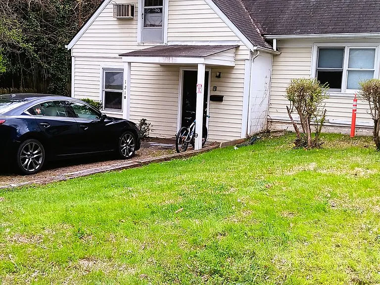 121B Harmon St — Photo 2