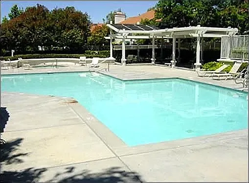 2250 Cuesta Dr — Photo 3