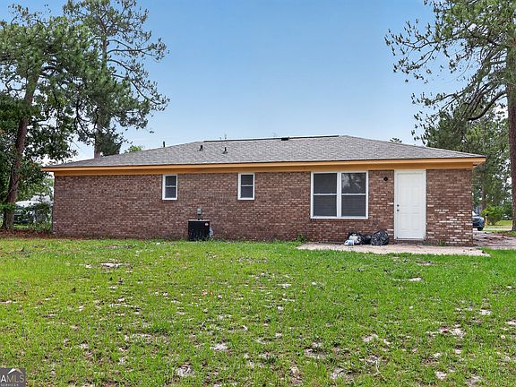 4th image of 3812 Fairington Dr