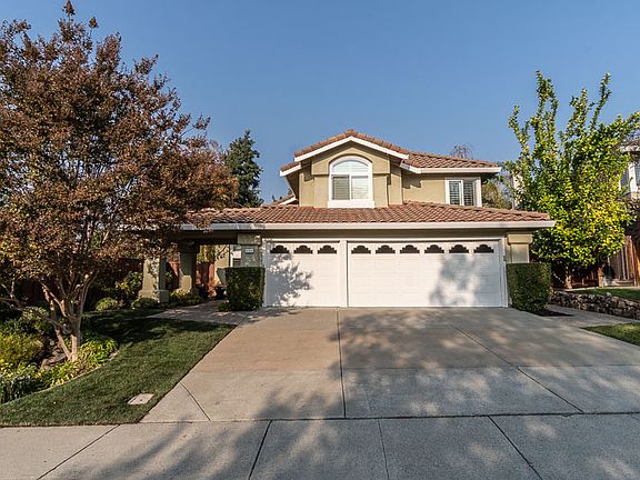 3rd image of 404 Skycrest Dr