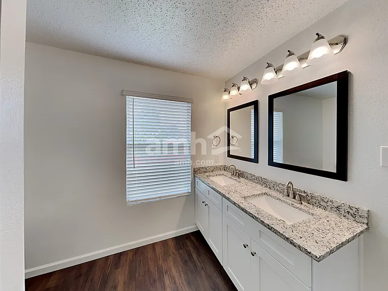 10413 Woodruff Ct — Photo 11