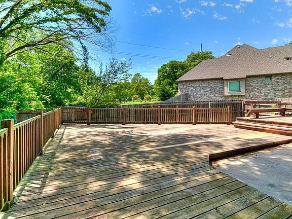 4th image of 2204 Hanover Ln