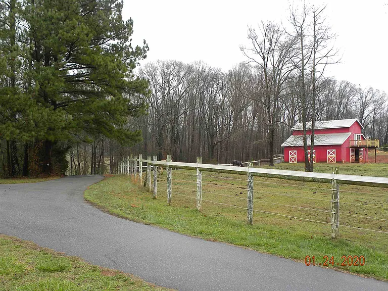 3575B Jefferson River Rd #BARN — Photo 22