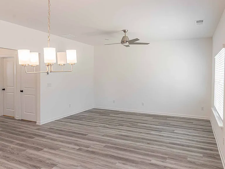 3361 Pepperpike Ct — Photo 9