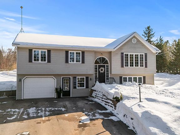 3rd image of 1422 Gladstone Rd