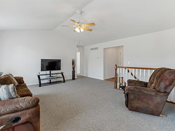 4th image of 180 Wellington Dr