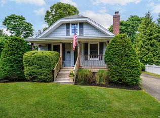 9 Court St, East Islip, NY 11730