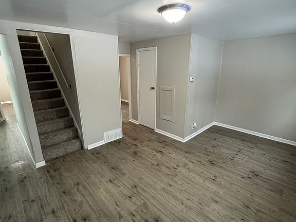 2nd image of 1443 Munith Rd