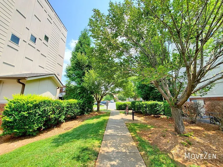 827 Seigle Point Dr — Photo 46
