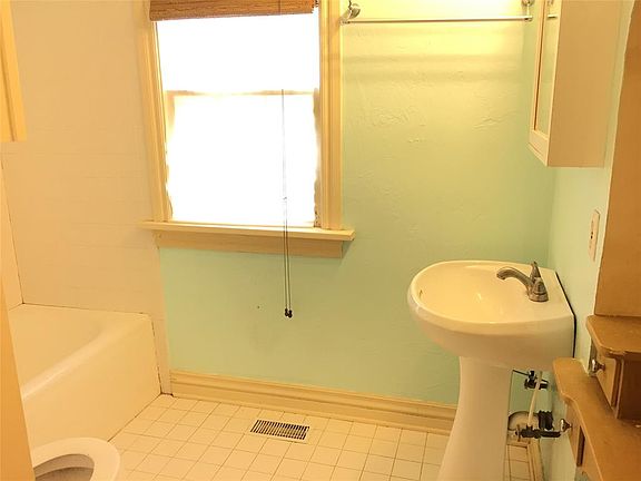 2nd image of 2133 NW 29th St