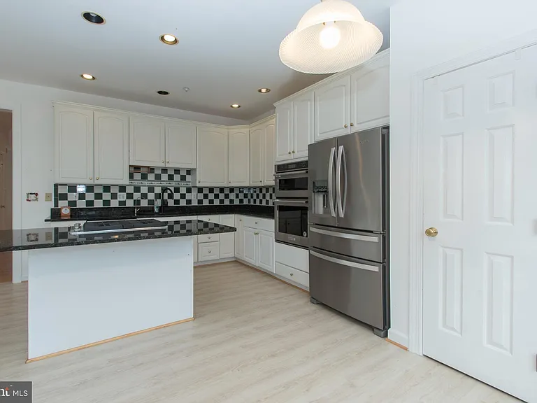 13559 Flowerfield Dr — Photo 10