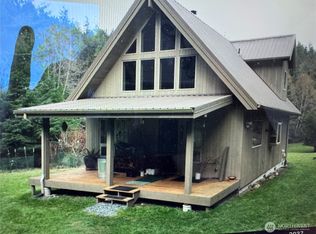 95 Pioneer Meadow Ln, Olga, WA 98279