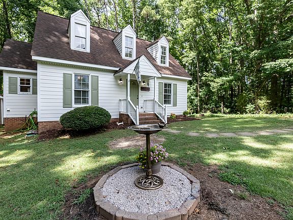 3rd image of 964 Hicks Rd
