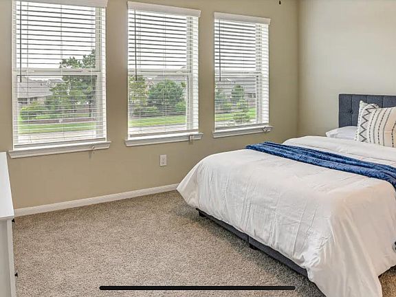 3rd image of 5609 Hyde Park Dr