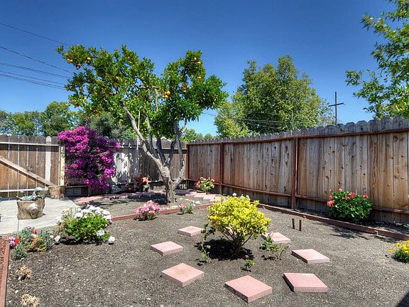 4th image of 1238 Saratoga Ave