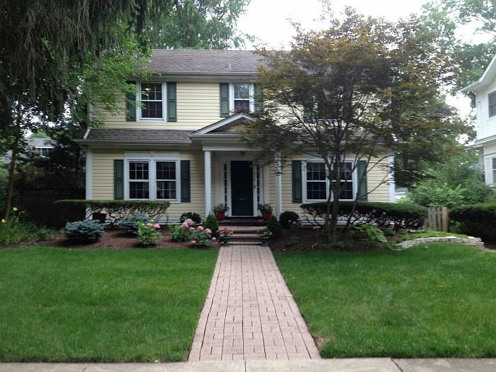 1st image of 915 Oakwood Ave