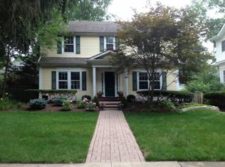 915 Oakwood Ave, Wilmette, IL 60091