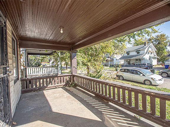 2nd image of 843 Saint Agnes Ave