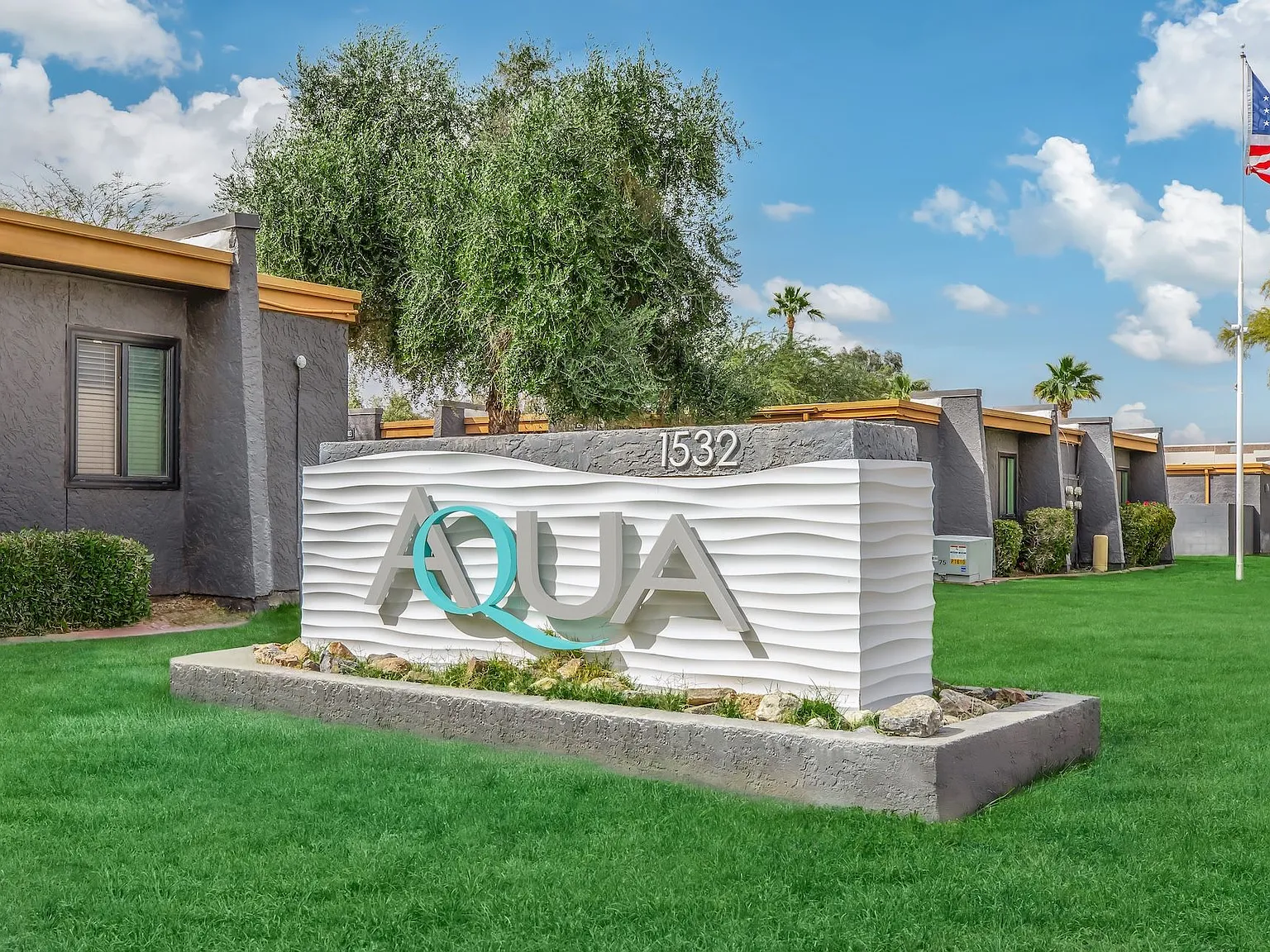 Aqua Apartments — Photo 2