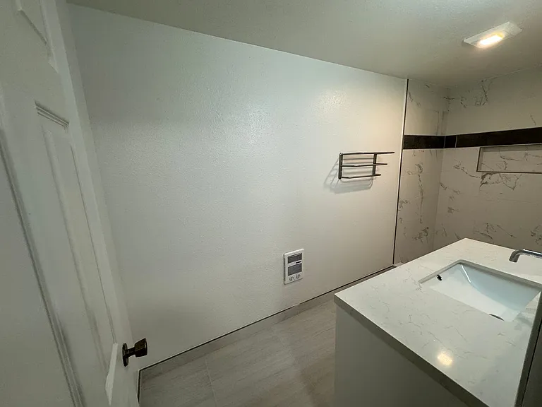 144 SW Lee St — Photo 21