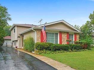 154 N Lambert Rd, Glen Ellyn, IL 60137